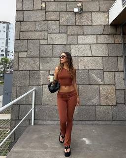 Luana Barrón feet photo thumbnail