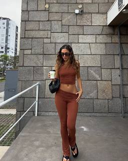 Luana Barrón feet photo thumbnail