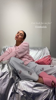 Luana Barrón feet photo thumbnail