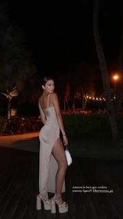 Luana Barrón feet photo thumbnail