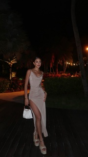 Luana Barrón feet photo thumbnail