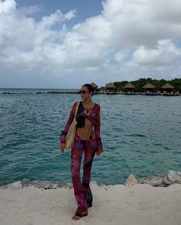 Luana Barrón feet photo thumbnail