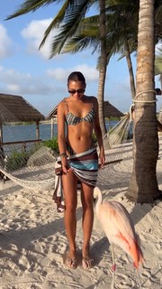 Luana Barrón feet photo thumbnail