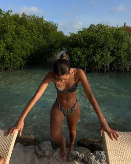 Luana Barrón feet photo thumbnail