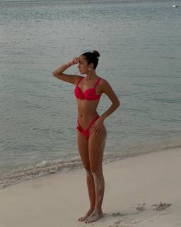 Luana Barrón feet photo thumbnail