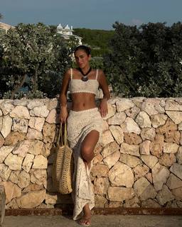 Luana Barrón feet photo thumbnail