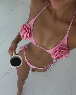 Luana Barrón feet photo thumbnail