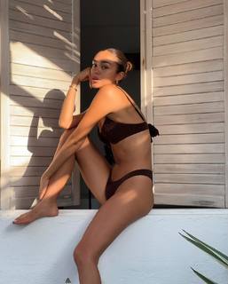 Luana Barrón feet photo thumbnail