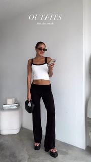 Luana Barrón feet photo thumbnail