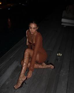 Luana Barrón feet photo thumbnail