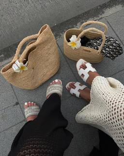 Luana Barrón feet photo thumbnail