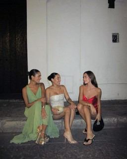 Luana Barrón feet photo thumbnail