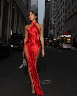 Luana Barrón feet photo thumbnail