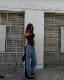 Luana Barrón feet photo thumbnail