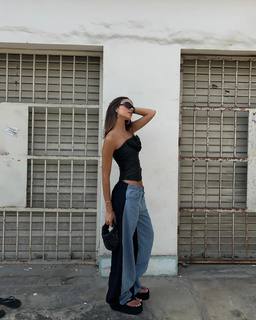 Luana Barrón feet photo thumbnail