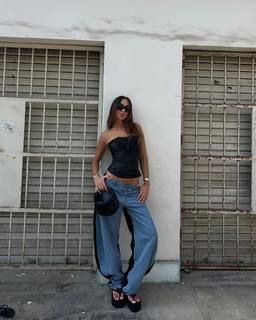 Luana Barrón feet photo thumbnail