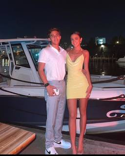 Luana Barrón feet photo thumbnail