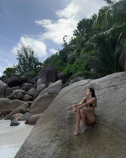 Luana Barrón feet photo thumbnail