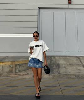 Luana Barrón feet photo thumbnail