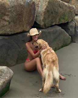 Luana Barrón feet photo thumbnail