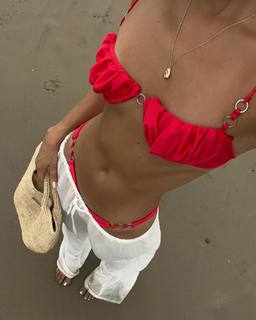 Luana Barrón feet photo thumbnail