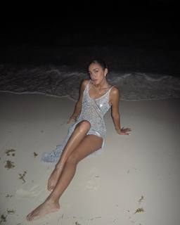 Luana Barrón feet photo thumbnail