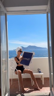 Luana Barrón feet photo thumbnail