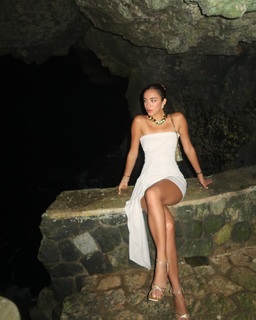 Luana Barrón feet photo thumbnail