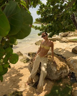 Luana Barrón feet photo thumbnail