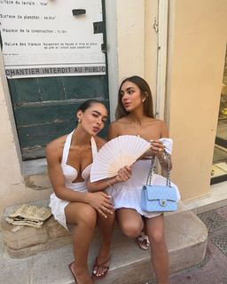 Luana Barrón feet photo thumbnail