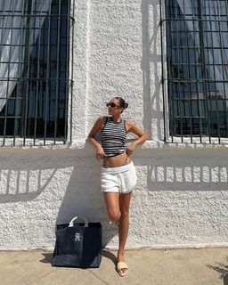 Luana Barrón feet photo thumbnail