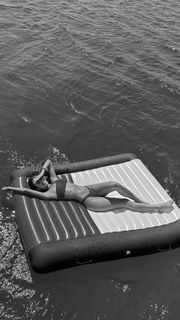 Luana Barrón feet photo thumbnail