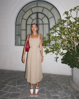 Luana Barrón feet photo thumbnail