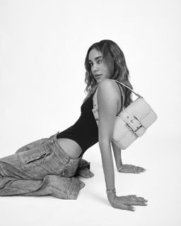 Luana Barrón feet photo thumbnail