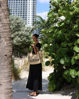 Luana Barrón feet photo thumbnail