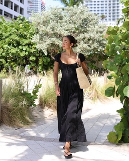 Luana Barrón feet photo thumbnail