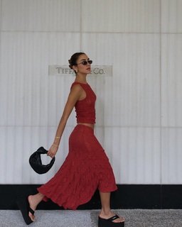 Luana Barrón feet photo thumbnail