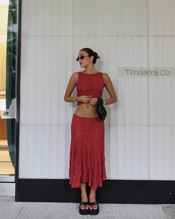 Luana Barrón feet photo thumbnail