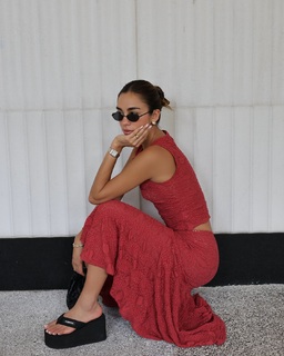 Luana Barrón feet photo thumbnail