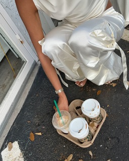 Luana Barrón feet photo thumbnail