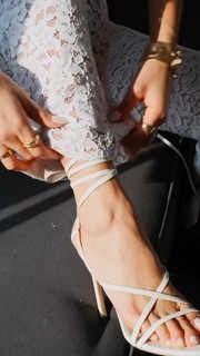 Luana Barrón feet photo thumbnail