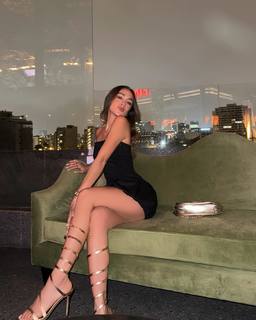 Luana Barrón feet photo thumbnail