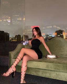 Luana Barrón feet photo thumbnail