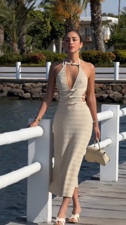 Luana Barrón feet photo thumbnail