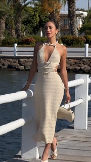 Luana Barrón feet photo thumbnail