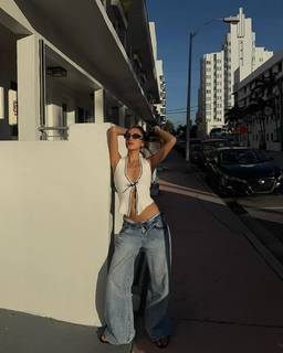 Luana Barrón feet photo thumbnail