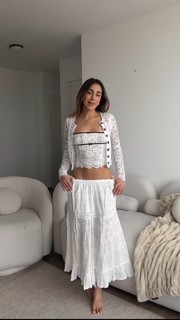 Luana Barrón feet photo thumbnail