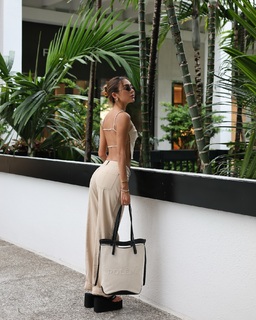 Luana Barrón feet photo thumbnail