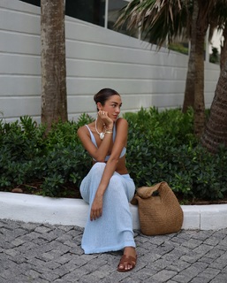 Luana Barrón feet photo thumbnail