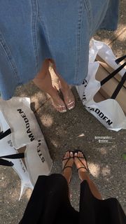 Luana Barrón feet photo thumbnail